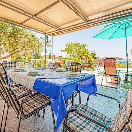 Nyaraló Happy Rogoznica