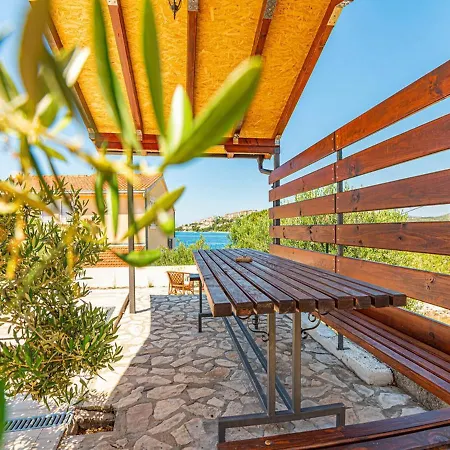 Happy * 罗戈兹尼察