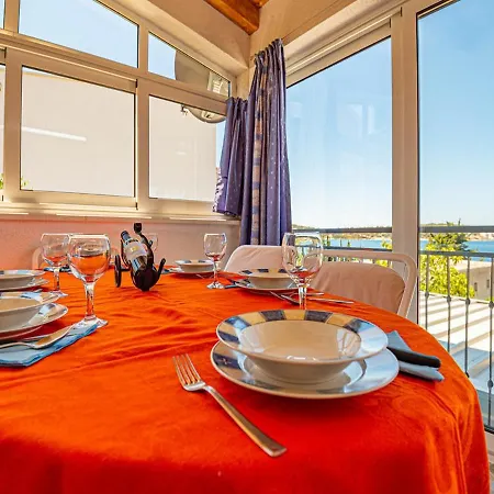 Happy * 罗戈兹尼察